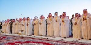 أمير منطقة القصيم ونائبه يؤديان صلاة عيد الأضحى - هرم مصر