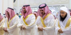 أمير منطقة الجوف ونائبه يؤدّيان صلاة عيد الأضحى - هرم مصر
