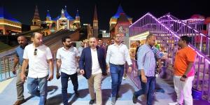 محافظ أسيوط يحتفل بالعيد على طريقته الخاصة.. أجرى رحلةللملاهي مع دار ايتام.. وشارك المواطنين الفرحة في نادي العاملين - هرم مصر