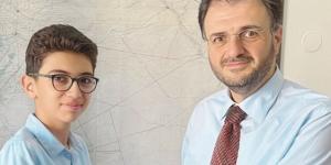 سورية: تعيين طفل متحدثاً رسمياً باسم وزارة الاتصالات والتقانة - هرم مصر