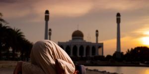 الصلاة بعد الشروق لأخذ ثواب العمرة والحج هل هى صلاة الضحى؟ #دين وحياة #دار الإفتاء - هرم مصر