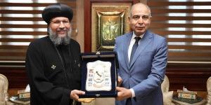 محافظ المنيا يستقبل الأنبا بُقطر ويشيد بدور الكنيسة في ترسيخ المحبة والوحدة الوطنية - هرم مصر