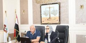 محافظ الوادي الجديد يبحث آليات عمل منظومة ميّكنة صندوق استصلاح الأراضي - هرم مصر