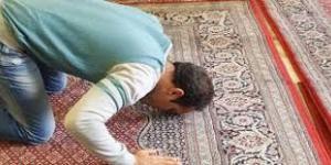 هل الصلاة لمن أخطأ في اتجاه القبلة باطلة؟.. الأزهر يجيب - هرم مصر