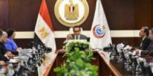 وزير الصحة يبحث مع غرفة مقدمي خدمات الرعاية الصحية بالقطاع الخاص ضوابط الحالات الطارئة والولادات القيصرية - هرم مصر