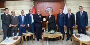 لتهنئته بالمنصب.. رئيس النيابة الإدارية يستقبل أعضاء مجلس إدارة نادي قضاة مصر - هرم مصر