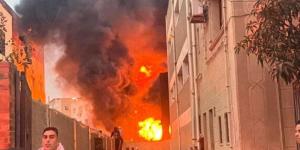 محافظ القليوبية يتابع جهود السيطرة على حريق مصنع أطباق بلاستيك بالعبور - جريدة هرم مصر