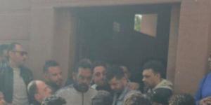 وداع مؤثر في طنطا.. رضا البحراوي يشيّع والدته بحضور نجوم الغناء الشعبي - جريدة هرم مصر