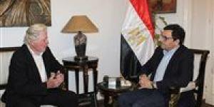 وزير الثقافة يبحث مع حسين فهمي تحضيرات الدورة 47 لـ مهرجان القاهرة السينمائي الدولي - جريدة هرم مصر