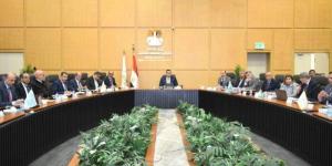 وزير الإسكان يتابع الموقف التنفيذي لمشروعات المبادرة الرئاسية «حياة كريمة» لتطوير قرى الريف المصري - جريدة هرم مصر