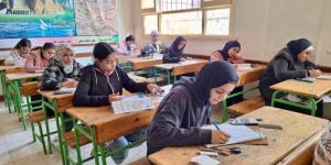 مرور 3 ساعات ونصف دون امتحان طلاب الإعدادية بقنا وسط حالة قلق وترقب - جريدة هرم مصر