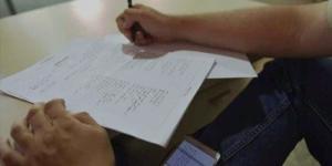 القبض على المتهمين بزعم قدرتهما على تسريب الامتحانات بالأقصر وسوهاج - جريدة هرم مصر