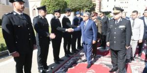 محافظ الدقهلية ومدير الأمن يضعان إكليلاً من الزهور على النصب التذكارى للشهداء - جريدة هرم مصر