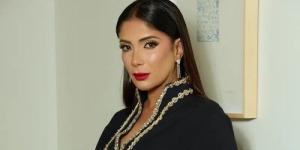 منى زكي تثير تفاعل المتابعين بإطلالة جريئة ورقصة مع نانسي عجرم - جريدة هرم مصر