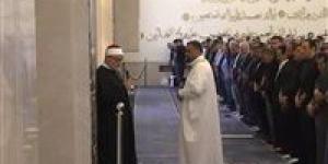 خالد الجندي يقيم صلاة جنازة الفنان هاني شاكر بمسجد أبو شقة| صور - جريدة هرم مصر