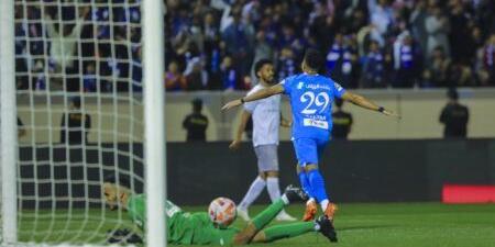 سالم الدوسري يتألق قاريًا برقم مميز مع الهلال بعد هدفه أمام العين - موقع بالجول