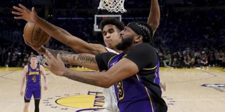 NBA: لوس انجلوس ليكرز يهزم صنز، ونيكس يستعيد توازنه أمام بيسرز