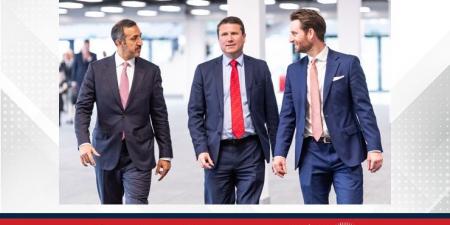 وزير المواصلات والاتصالات يتابع تحضيرات معرض البحرين الدولي للطيران مع شركة فارنبره الدولية في لندن - هرم مصر
