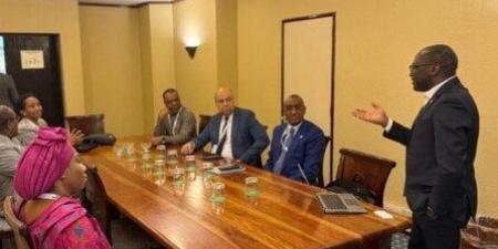 وزير الطيران المدني يبحث مع مسئولي شركة بوينج آليات تعزيز التعاون في برامج السلامة الجوية - هرم مصر