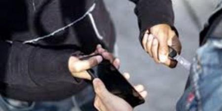 محاكمة عاطلين بتهمة سرقة طالب بالإكراه.. الأحد - هرم مصر