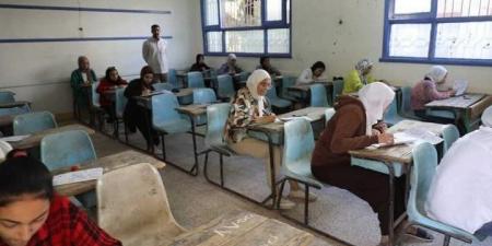 لإرسالها لولي أمر.. ملاحظ يعترف بتصوير ورقة امتحان الجبر بالشهادة الاعدادية - هرم مصر