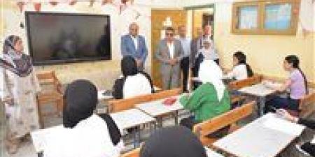 بدء اختبار اللغة الإنجليزية لطلاب الشهادة الإعدادية بالقاهرة - هرم مصر