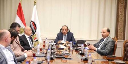 وزير قطاع الأعمال العام يلتقي وفدًا من ”باور إنترناشيونال القابضة” لبحث فرص التعاون والشراكة الاستثمارية - هرم مصر