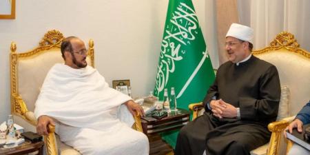وزير الشؤون الإسلامية يستقبل وزير الأوقاف المصري السابق بمشعر منى - هرم مصر
