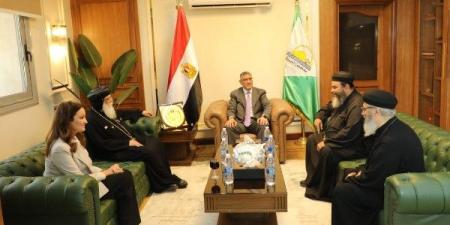 محافظ الجيزة يستقبل وفود الكنائس بالمحافظة للتهنئة بعيد الأضحى المبارك - هرم مصر