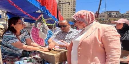 رئيس حي المتنزه أول بالإسكندرية تتابع فعاليات سوق اليوم الواحد بميامي - هرم مصر