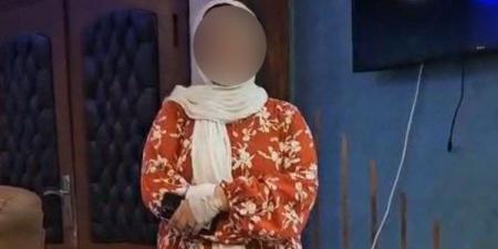 عايزة ترند بأي تمن.. فتاة تقفز من توك توك بشكل مثير| القصة الكاملة - هرم مصر