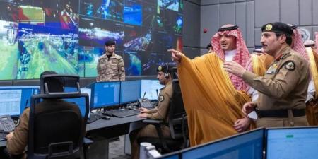 وزير الداخلية يتابع سير العمل في مركز عمليات الحج بمقر الأمن العام في مشعر منى - هرم مصر