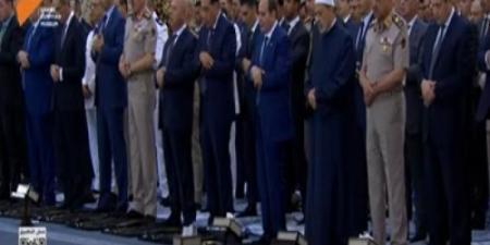 الرئيس السيسي يؤدي صلاة عيد الأضحى في مسجد مصر الكبير بالعاصمة الإدارية - هرم مصر