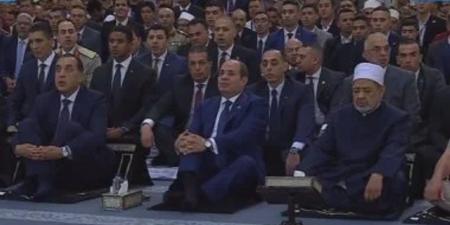 الرئيس السيسي يستمع إلى خطبة عيد الأضحى بمسجد مصر الكبير بالعاصمة الإدارية - هرم مصر