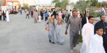 أجواء بهجة العيد تملأ ساحة حديقة 30 يونيو بالوادي الجديد - هرم مصر