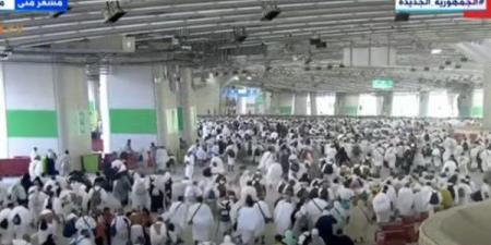 شاهد.. حجاج بيت الله الحرام يقومون برمِِْي جمرة العقبة - هرم مصر