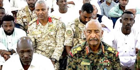 عبد الفتاح البرهان يؤدى صلاة عيد الأضحى المبارك بمسجد بورتسودان العتيق - هرم مصر
