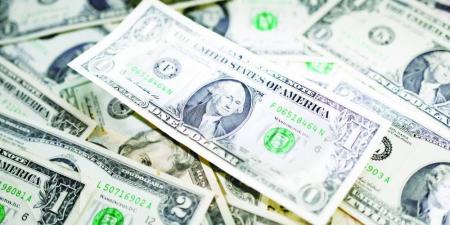 الدولار يسجل خسارة أسبوعية متأثراً بتراجع الاقتصاد - هرم مصر