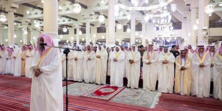 نائب أمير الرياض يؤدي صلاة عيد الأضحى - هرم مصر