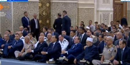 الرئيس السيسي يستمع لخطبة عيد الأضحى من مسجد عاصمة مصر بالعاصمة الإدارية - هرم مصر