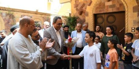 حشود غفيرة من المواطنين لأداء صلاة العيد بساحة مسجد عبد الرحيم القنائي - هرم مصر