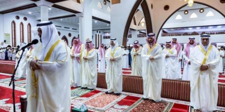 أمير المنطقة الشرقية ونائبه يؤديان صلاة عيد الأضحى - هرم مصر