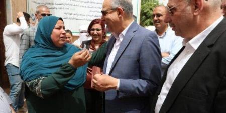 «غير الفكر المتوارث».. محافظ المنيا يقترب من المواطنين بأسلوب قيادي جديد - هرم مصر