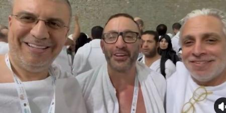 عمرو الليثي يؤدي مناسك الحج برفقة أحمد السقا و طارق مخلوف - هرم مصر