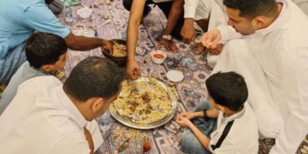 موائد جماعية من 60 عاما تحيي موروث عيد الأضحى بالدرب - هرم مصر