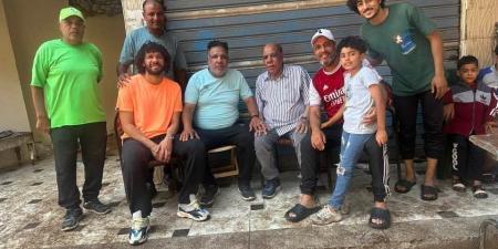 قبل سفره للغردقة.. محمد النني لاعب منتخب مصر ونادي الجزيرة ينحر أضحية مع أسرته بالمحلة - هرم مصر