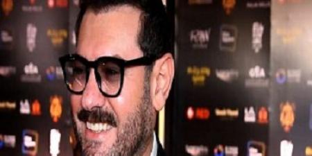 عمرو يوسف ينتهى من درويش ويصور السلم والثعبان 2 - هرم مصر