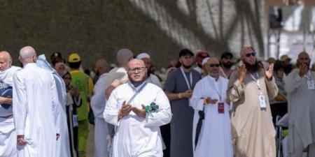 حجاج بيت الله الحرام يرمون الجمرات الثلاث في ثاني أيام التشريق - هرم مصر