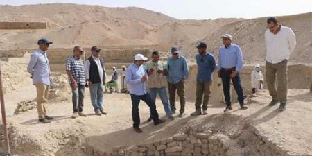 الأمين العام للمجلس الأعلى للآثار يتفقد ”المقاصير الجنوبية” بمعبد الأخ منو وأعمال الحفائر الأثرية - هرم مصر