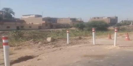 صيانة عاجلة بطريق إسنا- الأقصر بعد انفصال جزئي بالطبان الترابي - هرم مصر